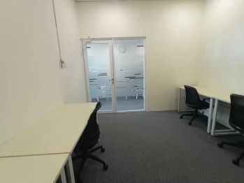 PRIVATE OFFICE FULL FURNISH KAPASITAS 5 ORANG